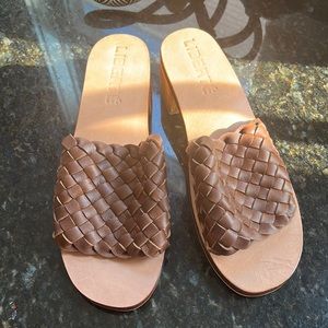 Liberté Santorini woven mule